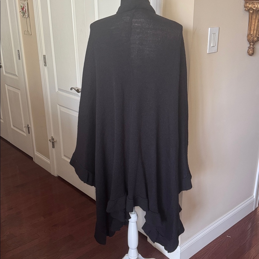 CROFT & BARROW Black Women's Ruffle Detail Wrap Flowy Poncho One Size Cozy - Picture 8 of 11